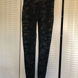 Spank leggings in camp, size Large.